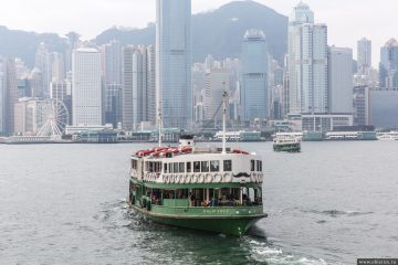 Перемещение на пароме в Гонконге