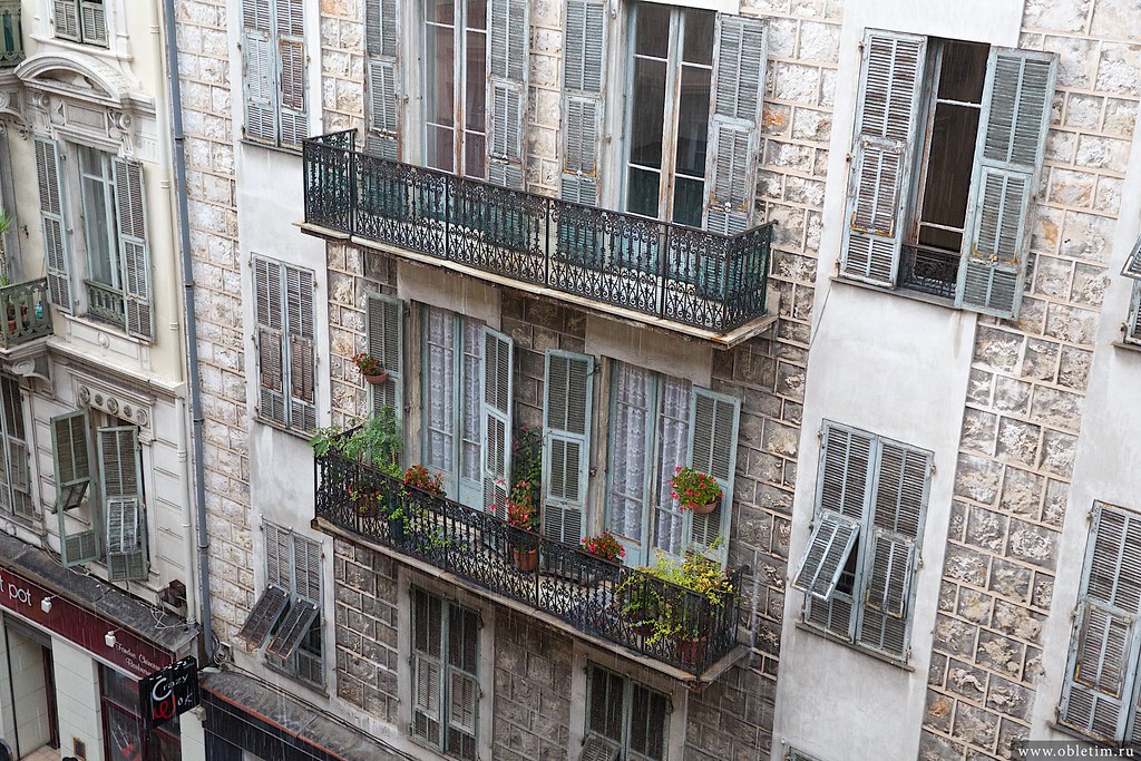 Одинокие балконы