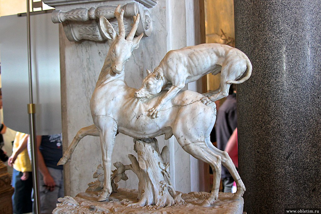 Скульптура с оленем